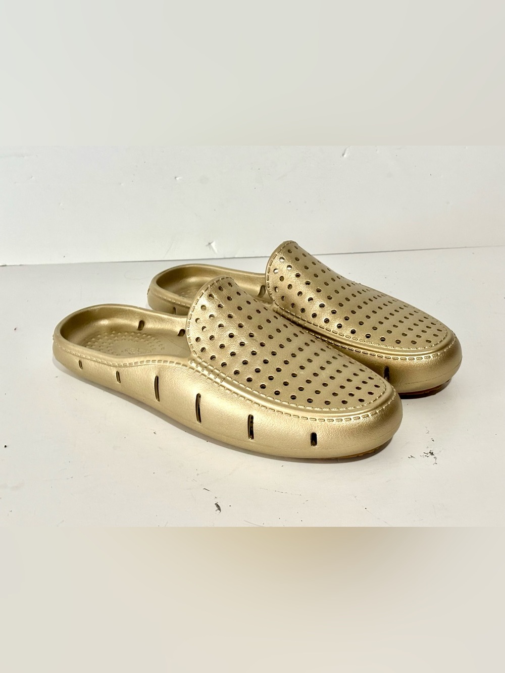 Floafers Sunset Slide Loafers Gold Metallic/Gum M8/W10 Like New
